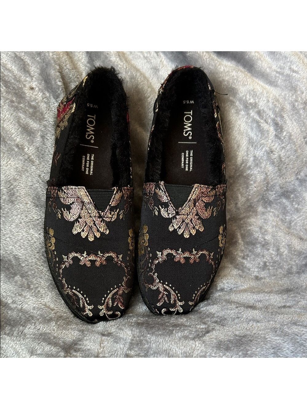 TOMS Women's Black and Gold Patterned Loafers with Faux Fur Lining size 5.5W